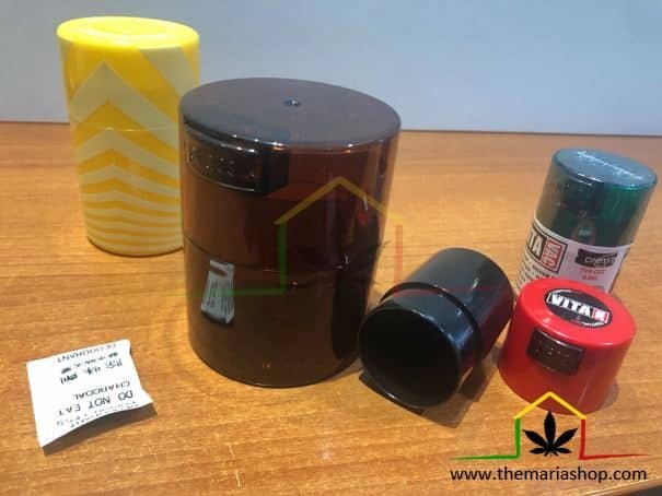 Tight Vac vacuum containers with silica gel